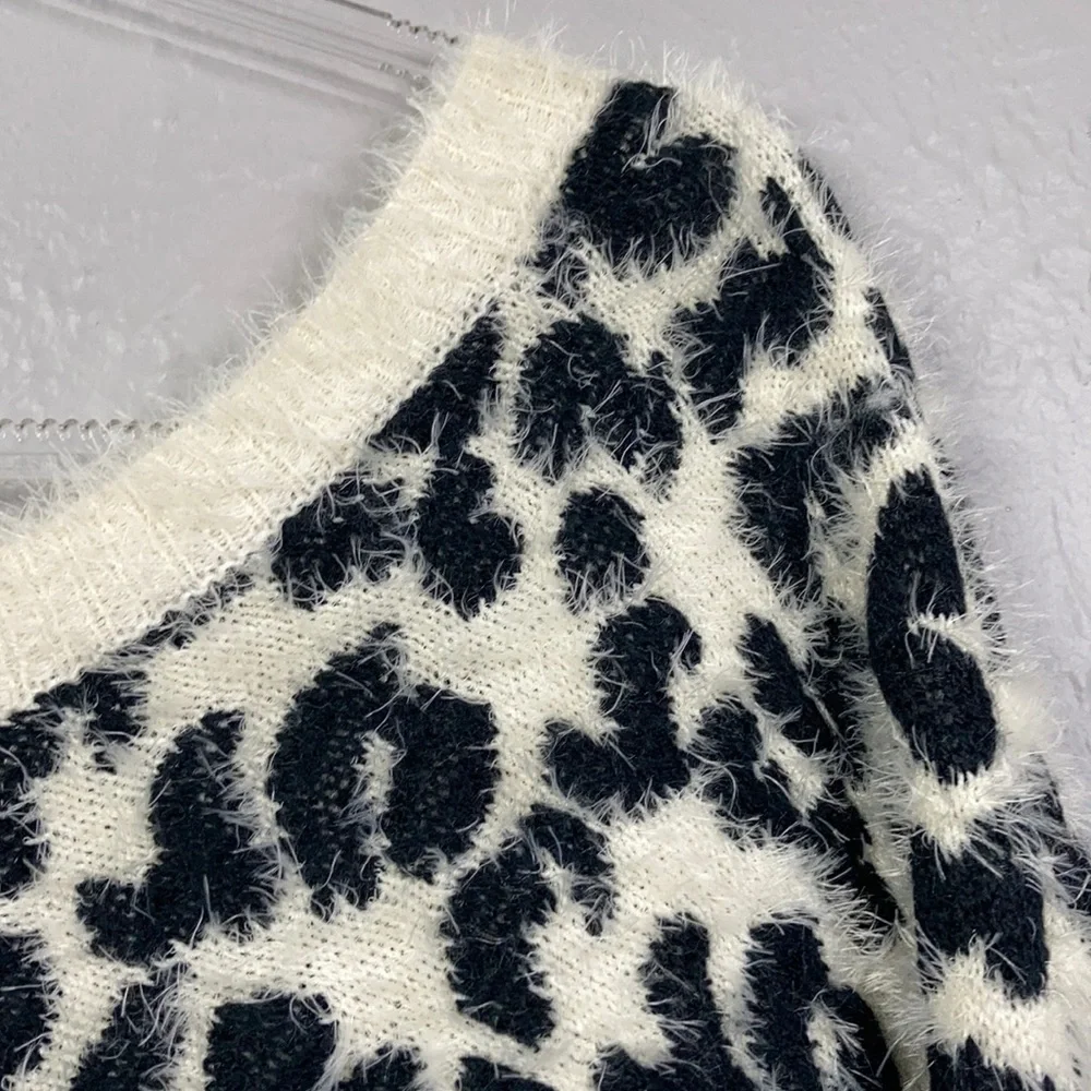 Versona Black & White Leopard Fuzzy Sweater Med